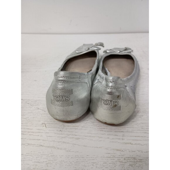 Toms Ballet Flats Womens Size 8.5 Silver Leather Eyelet Slip On Comfort Shoes - Picture 7 of 10